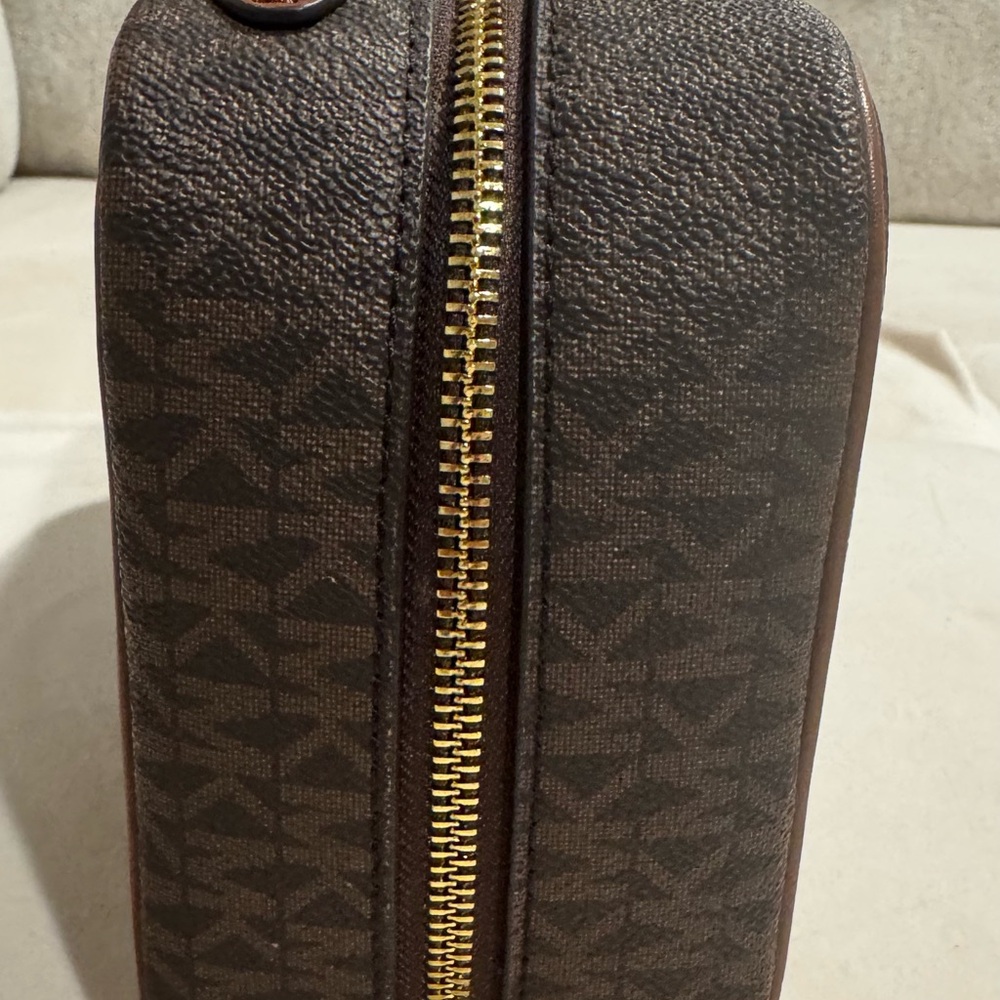 Michael Kors Jet Set Large Hanging Travel Toiletry Bag in Brown MK Logo - Picture 2 of 7